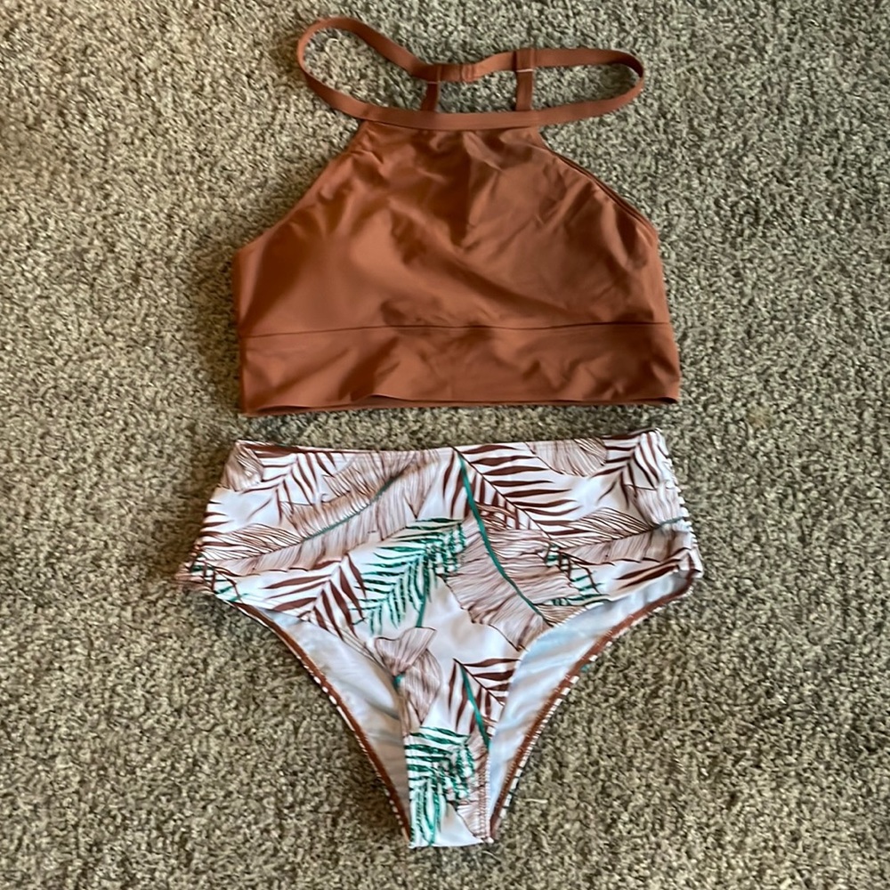 Swimsuit - Picture 1 of 3